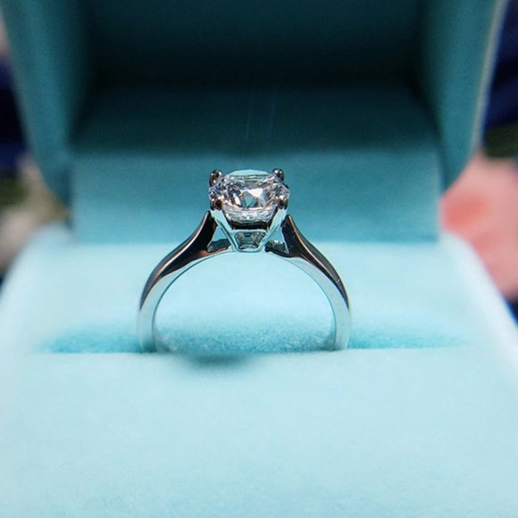 🛳 2Ct Luxury Solitaire Diamond Ring 18K White Gold - Picture 6 of 16